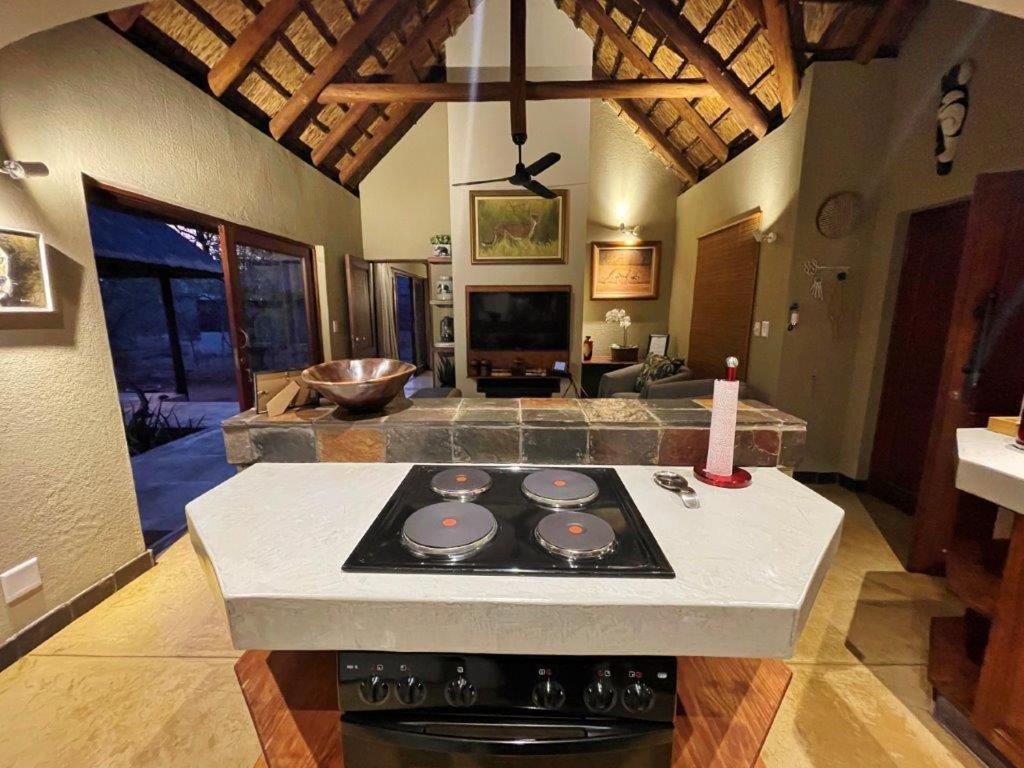 10 Raptors Lodge Hoedspruit Exterior photo